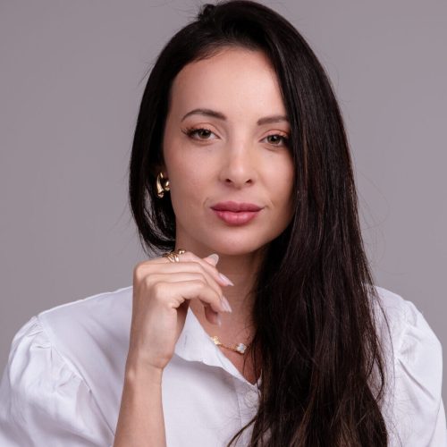 Dra. Naomy França – Um olhar clínico que transforma autoestima em beleza real